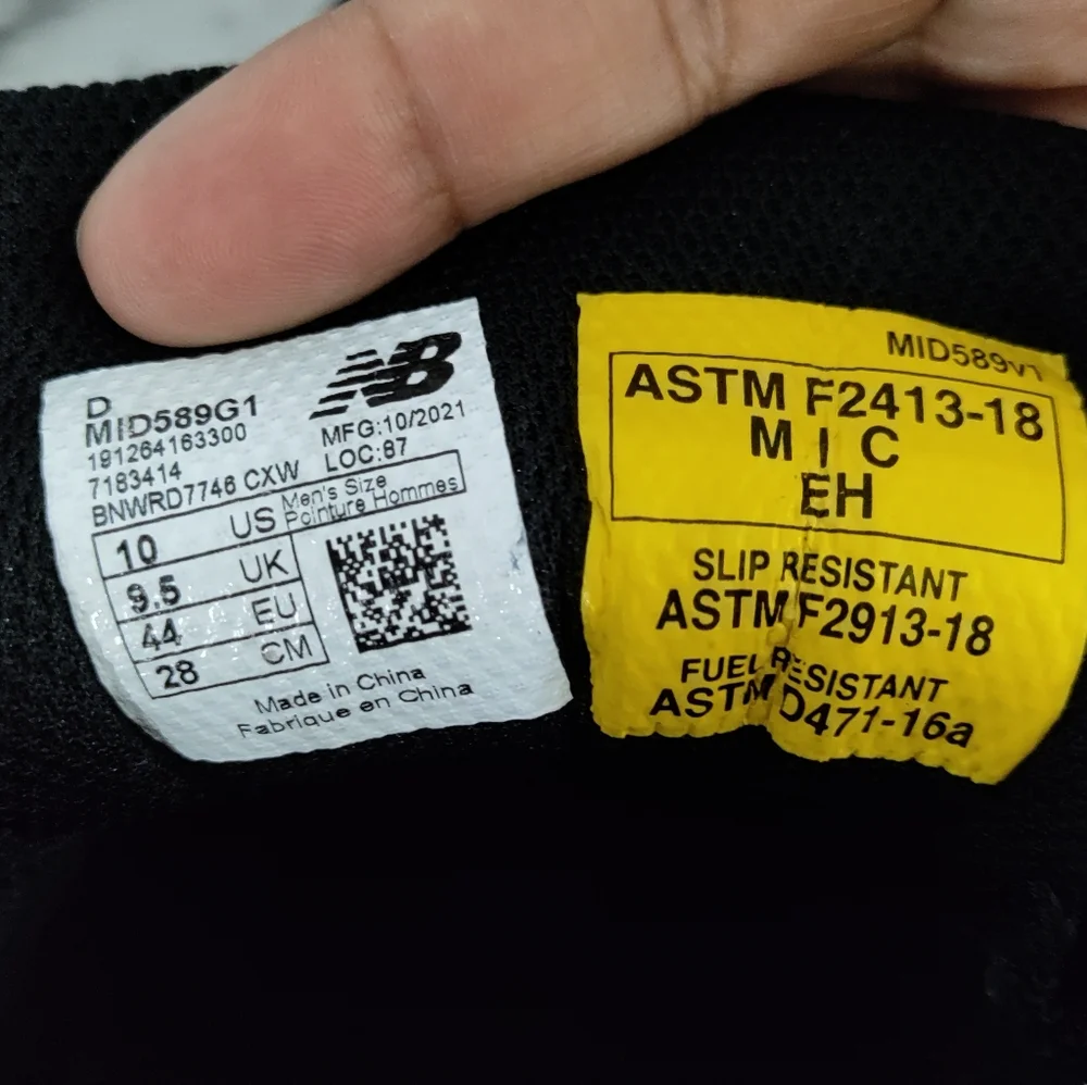 EUC New Balance steel toe men's black industrial work sneakers size 10